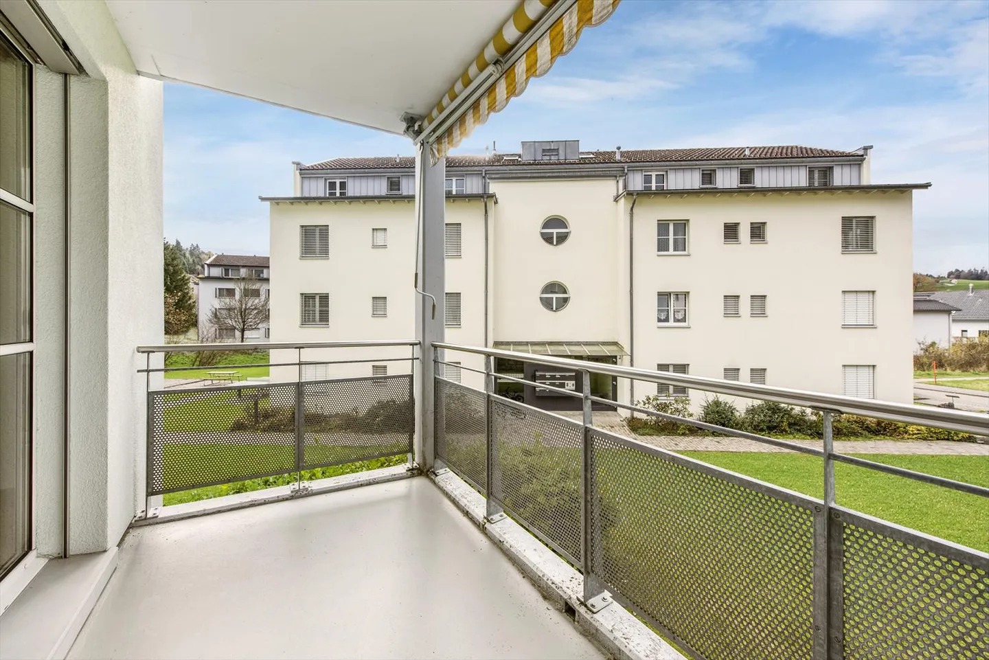 Appartement confortable dans le vert - Photo 3 sur 8