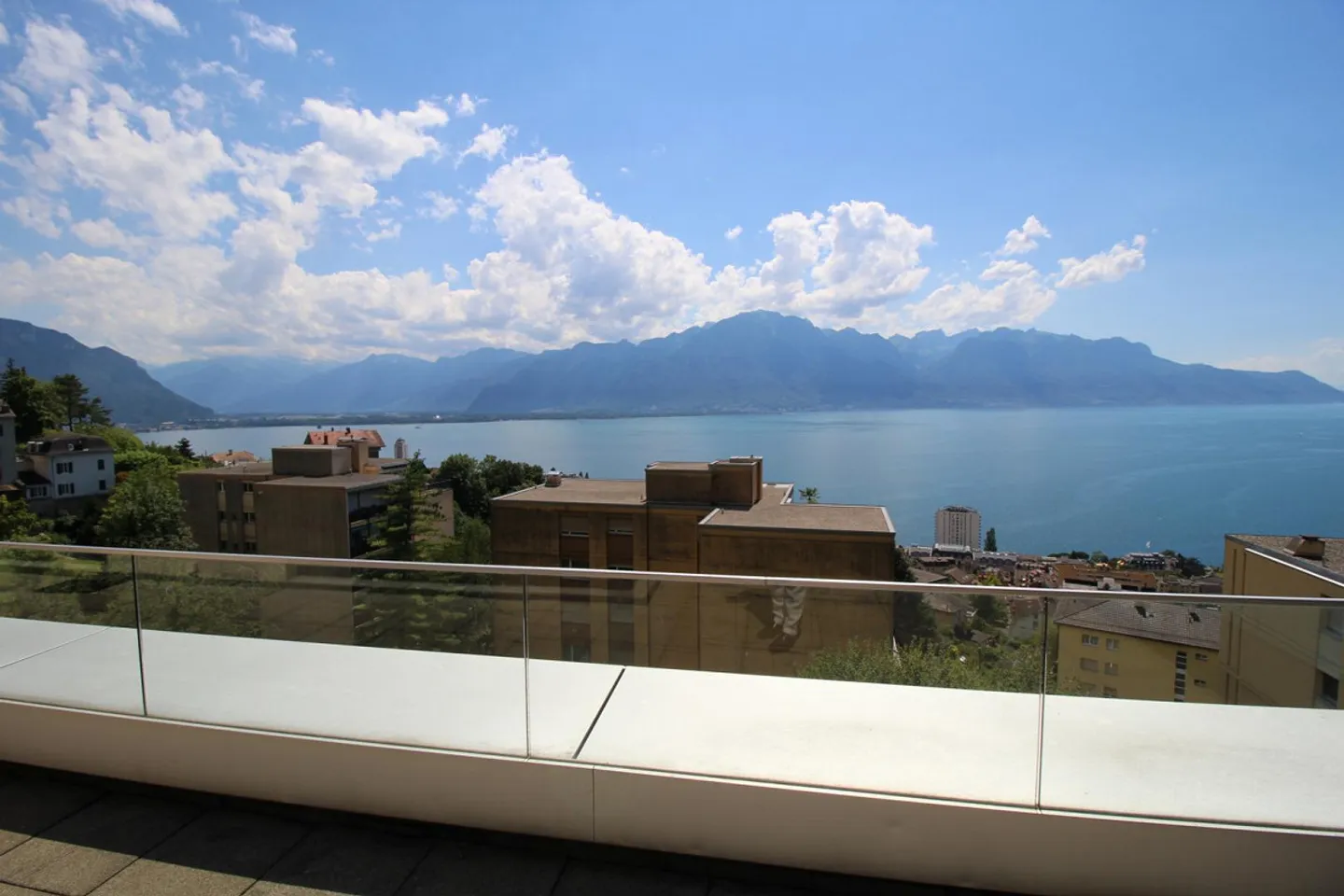 Attico Stupendo con Vista Lago - Foto 5 di 13