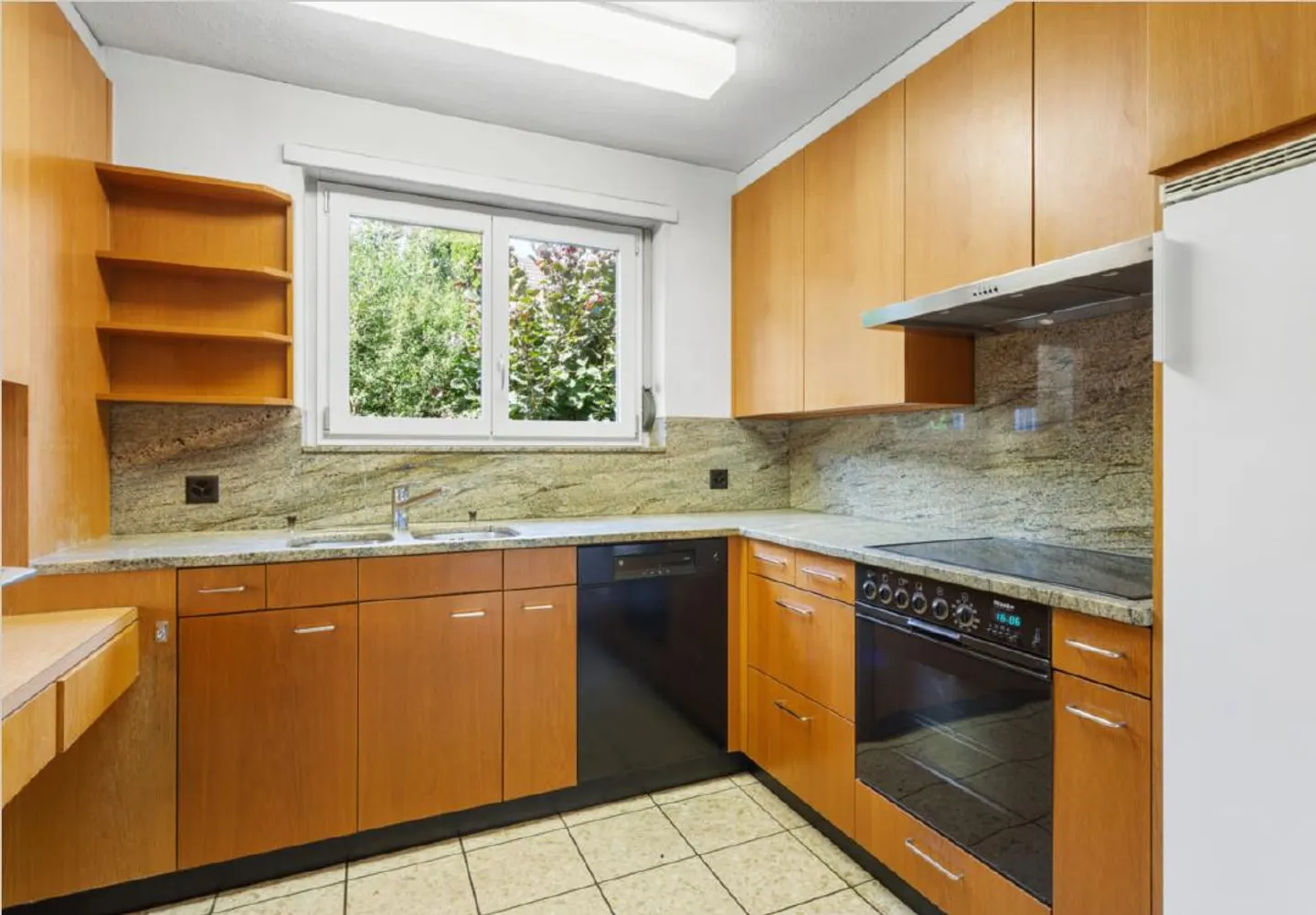 Charming Single-Family Home - Photo 4 of 15