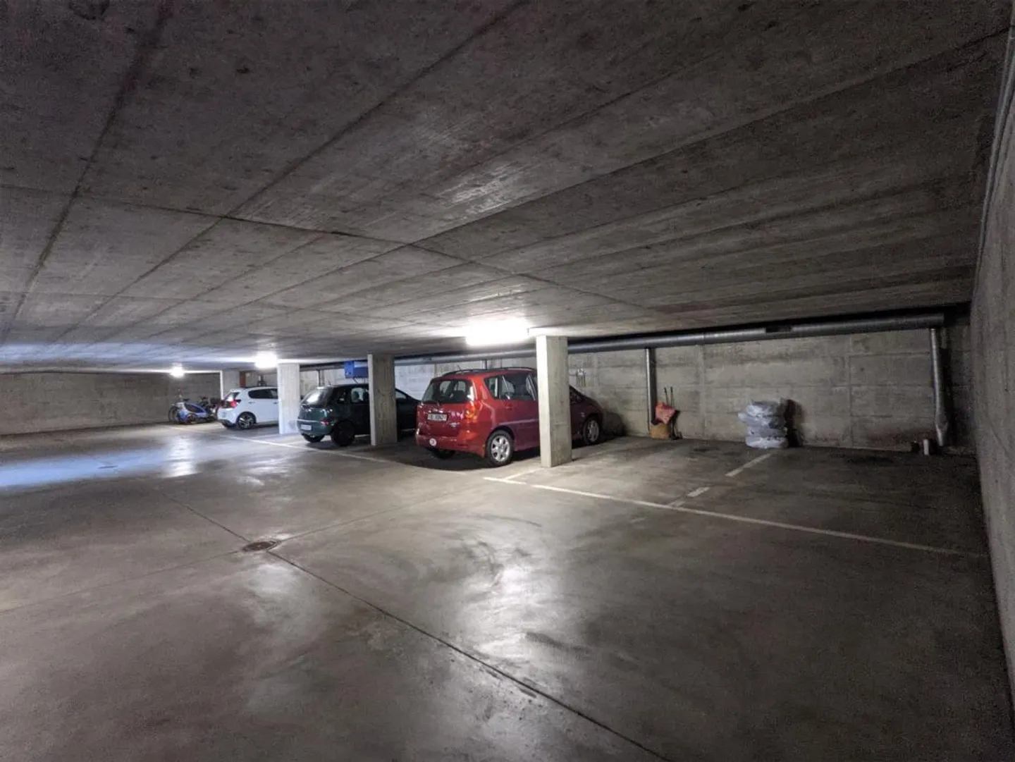 Car parking spaces for rent - Photo 2 of 2