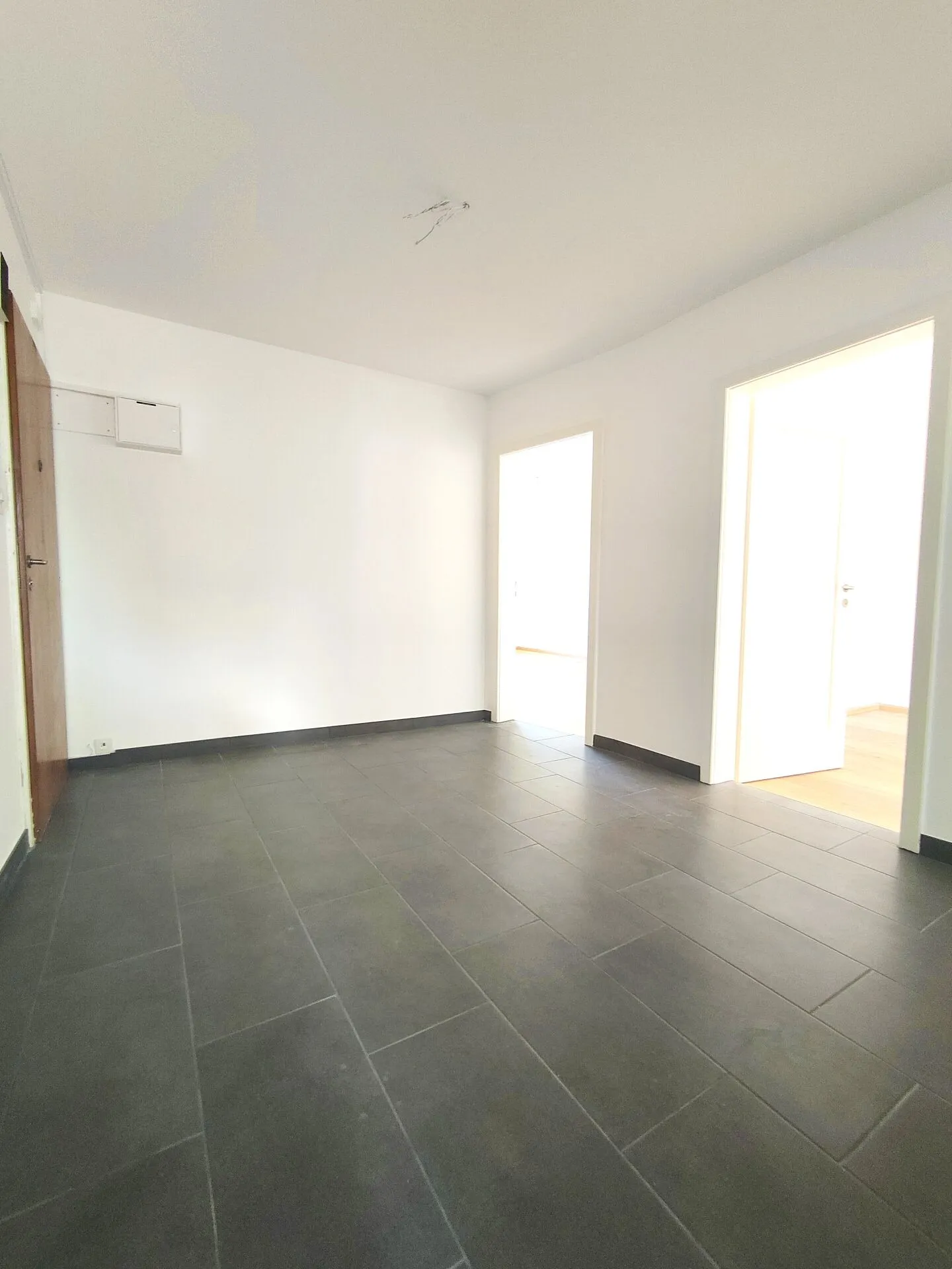 Spacious 2-room apartment in Reinach - Photo 3 of 7