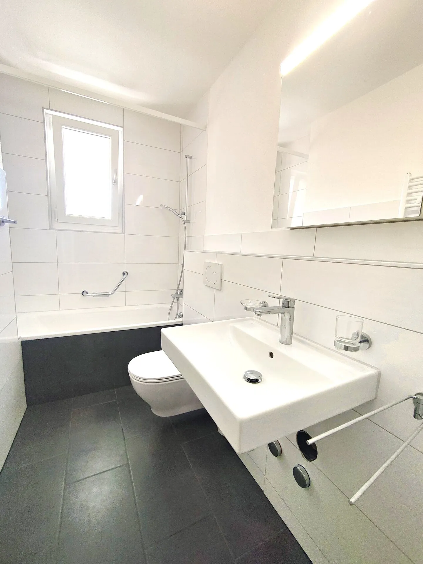 Spacious 2-room apartment in Reinach - Photo 6 of 7