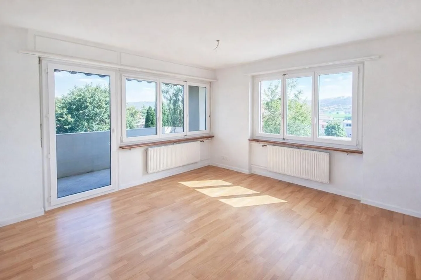 1 Month Free - Charming 3.5-Room Apartment for Rent - Photo 2 of 5