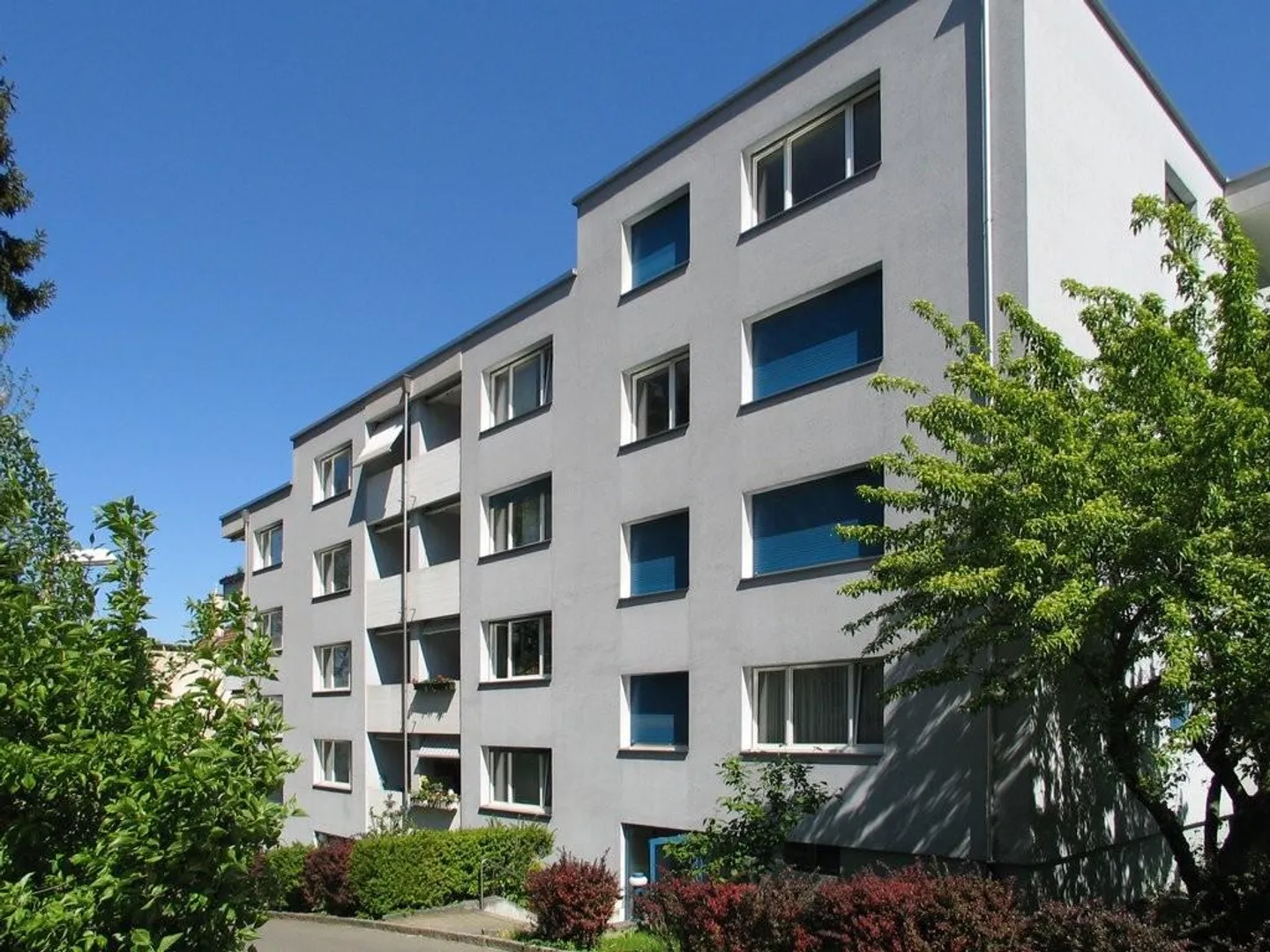 Praktischer Parkplatz - Foto 2 von 2