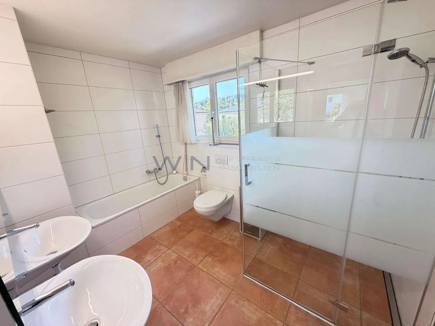 Maison familiale spacieuse avec jardin - Photo 8 sur 10