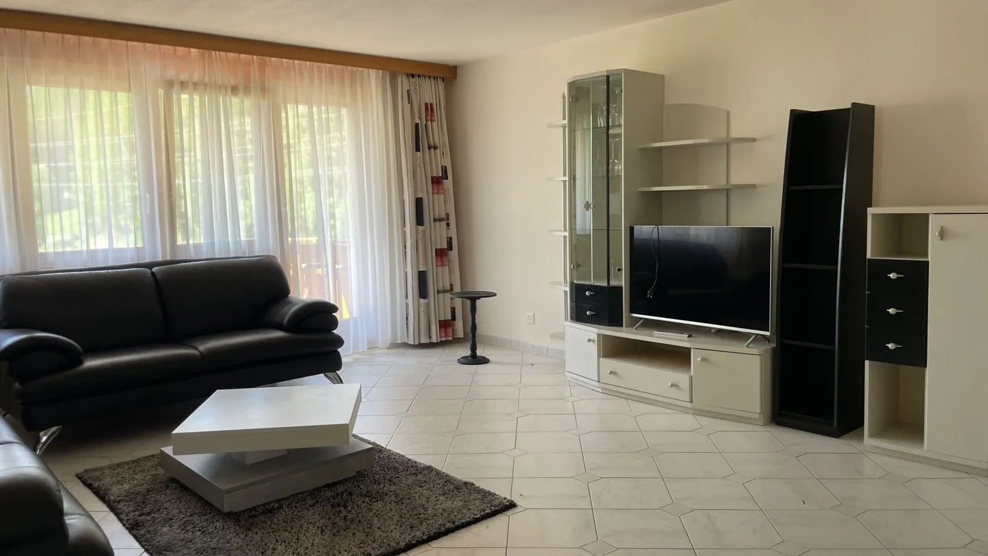 Modern 4.5 room apartment with unobstructed view. 3rd floor southeast with morning and afternoon sun. - Photo 3 of 15