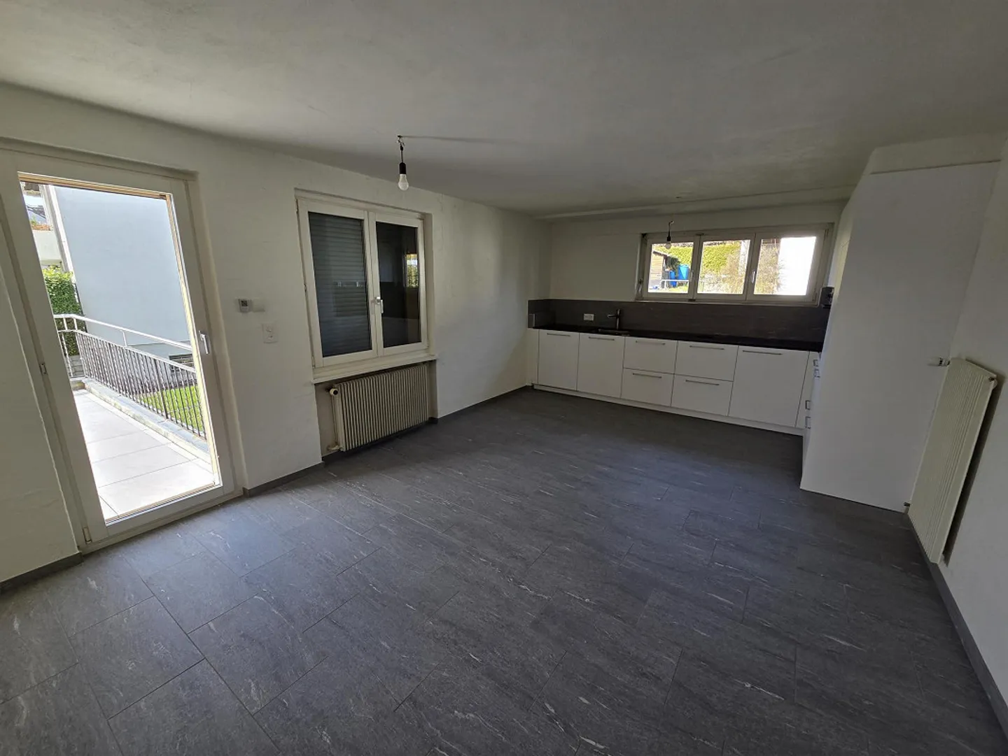 Appartamento ristrutturato di 5,5 stanze con vista spettacolare, a termine limitato - Foto 2 di 13