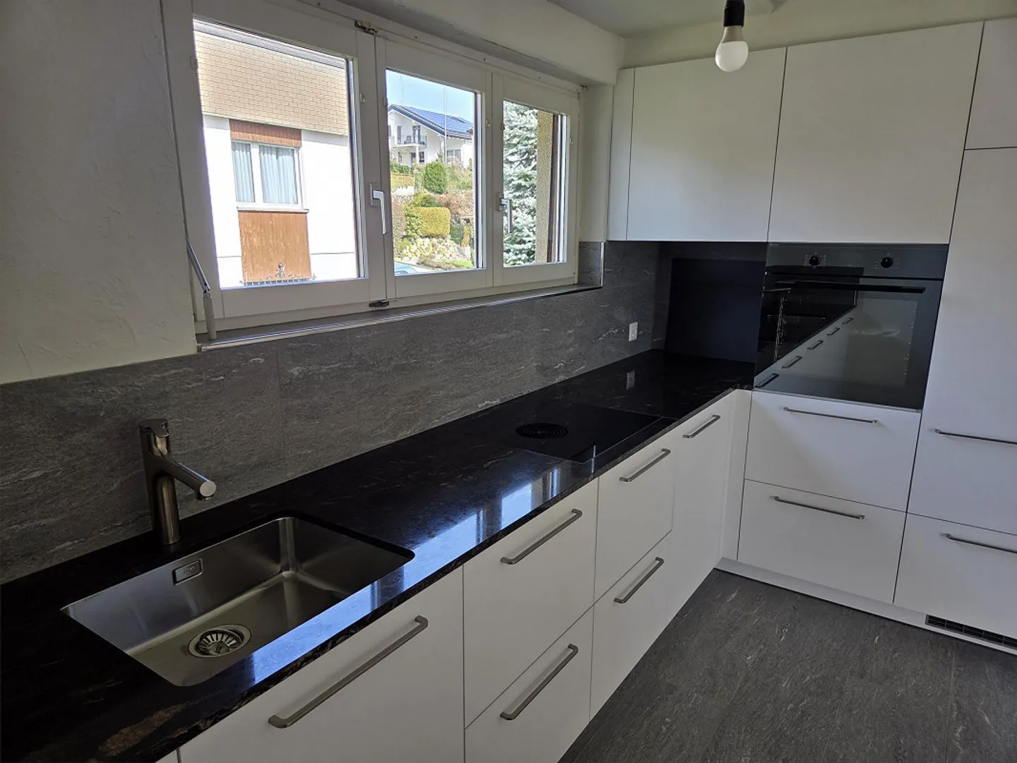 Appartamento ristrutturato di 5,5 stanze con vista spettacolare, a termine limitato - Foto 3 di 13