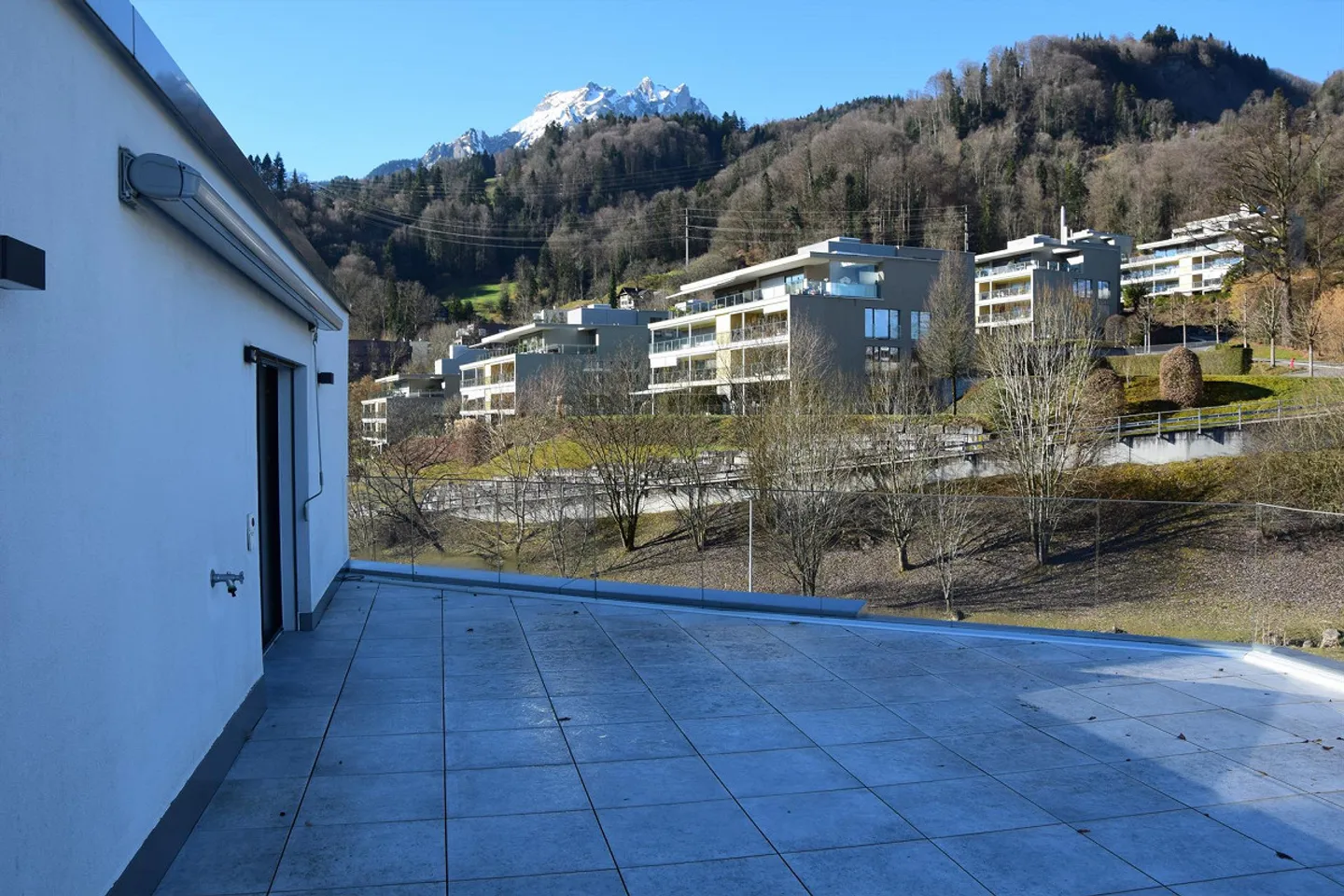 Appartamento attico di 4,5 locali con vista lago - Foto 9 di 27