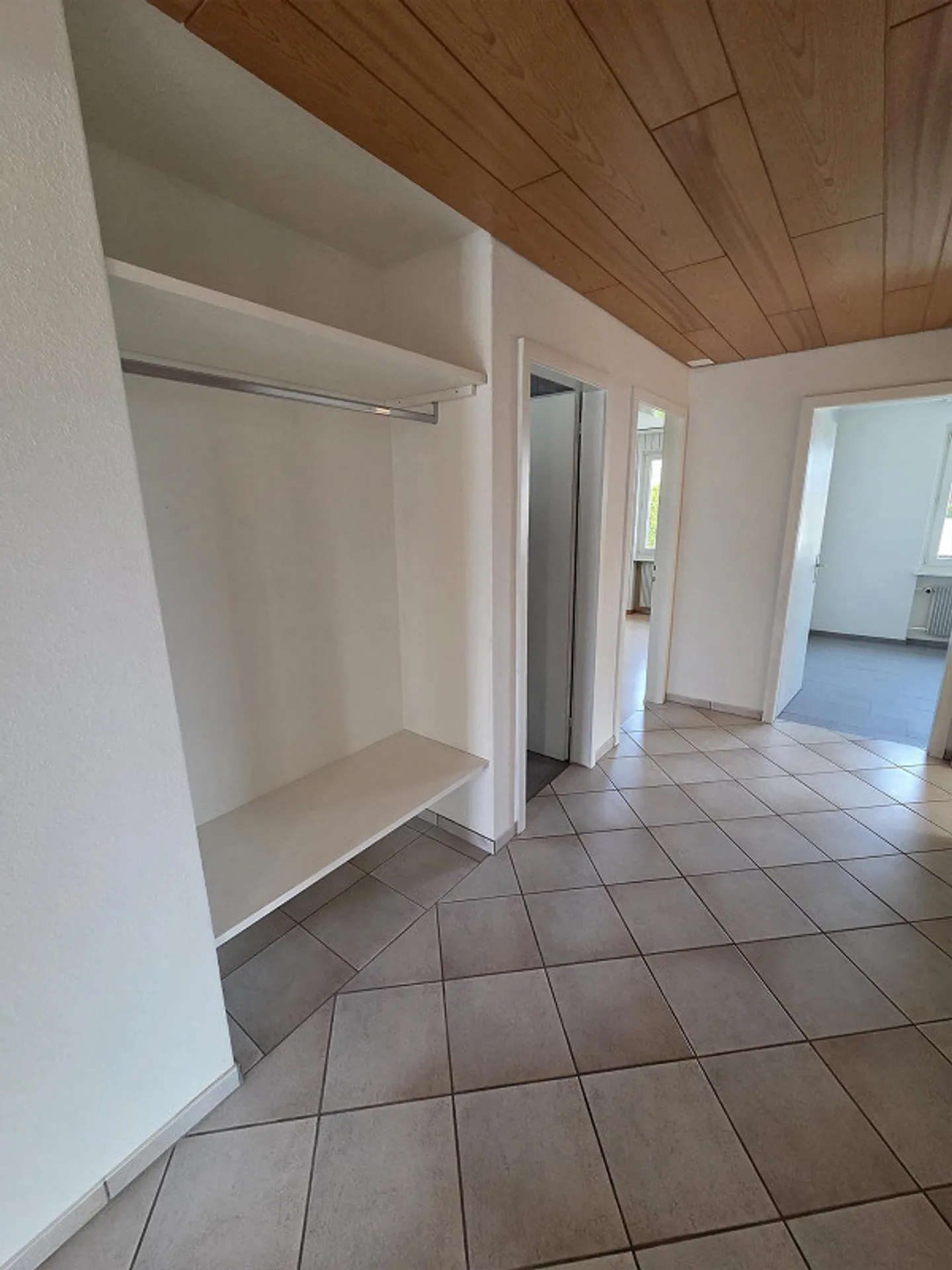 Appartamento ristrutturato di 5,5 stanze con vista spettacolare, a termine limitato - Foto 11 di 13