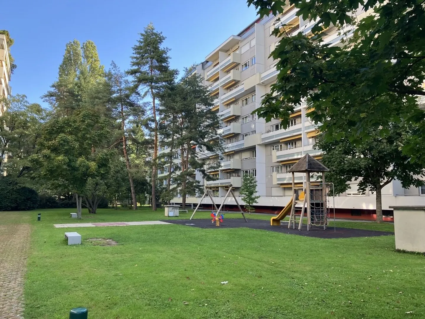 Vous cherchez un appartement où il fait bon vivre, avec parking ? - Photo 1 sur 2