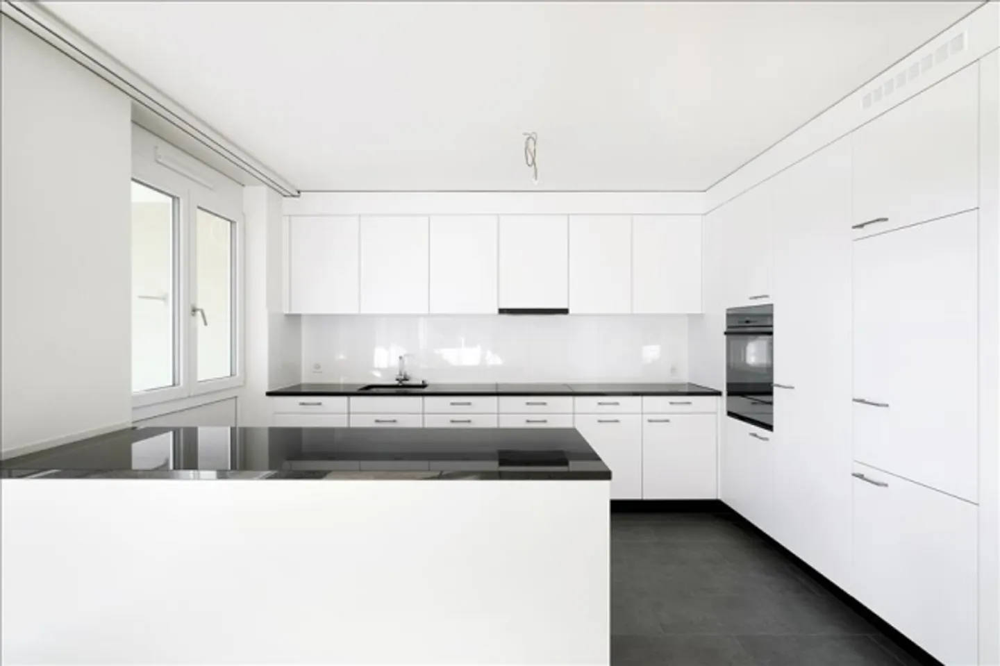 Bright, modern apartment in Binningen - Photo 5 of 12