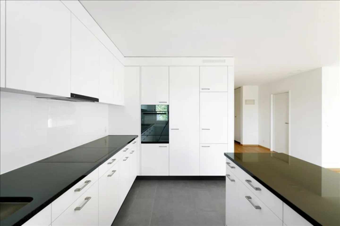 Bright, modern apartment in Binningen - Photo 6 of 12