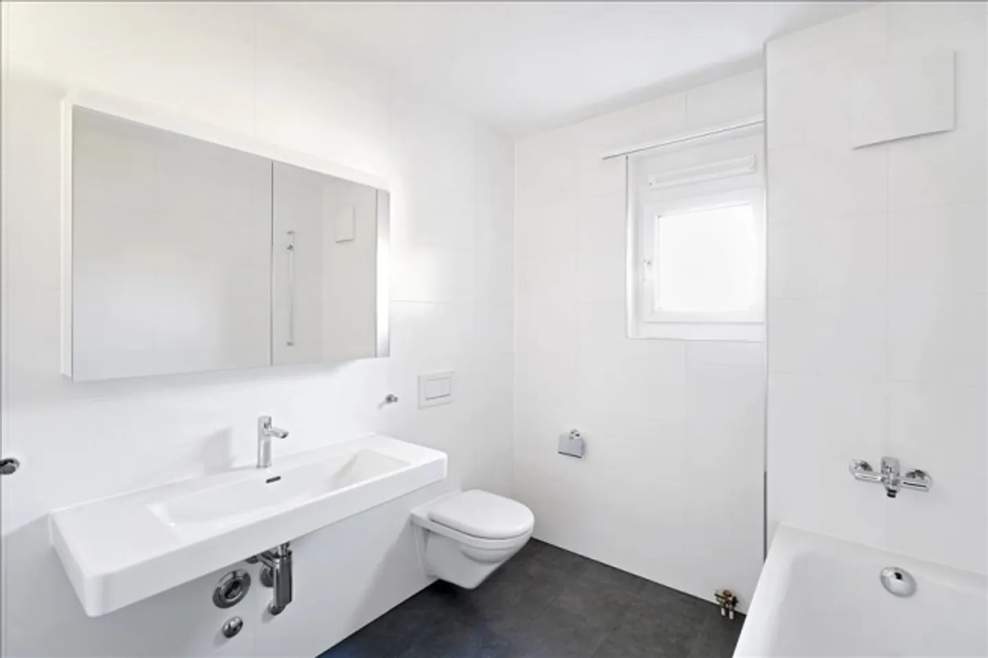 Bright, modern apartment in Binningen - Photo 7 of 12