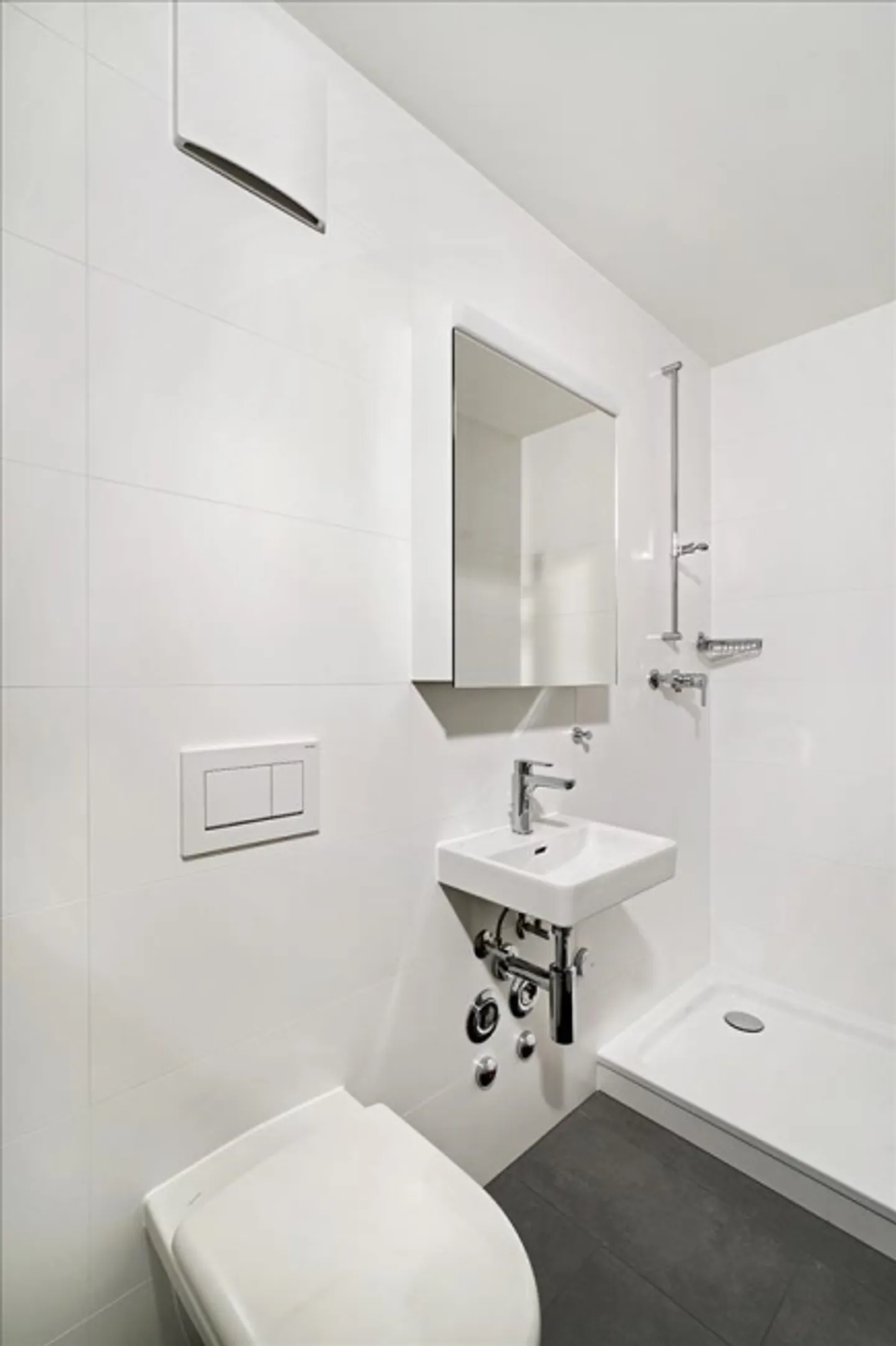 Bright, modern apartment in Binningen - Photo 8 of 12