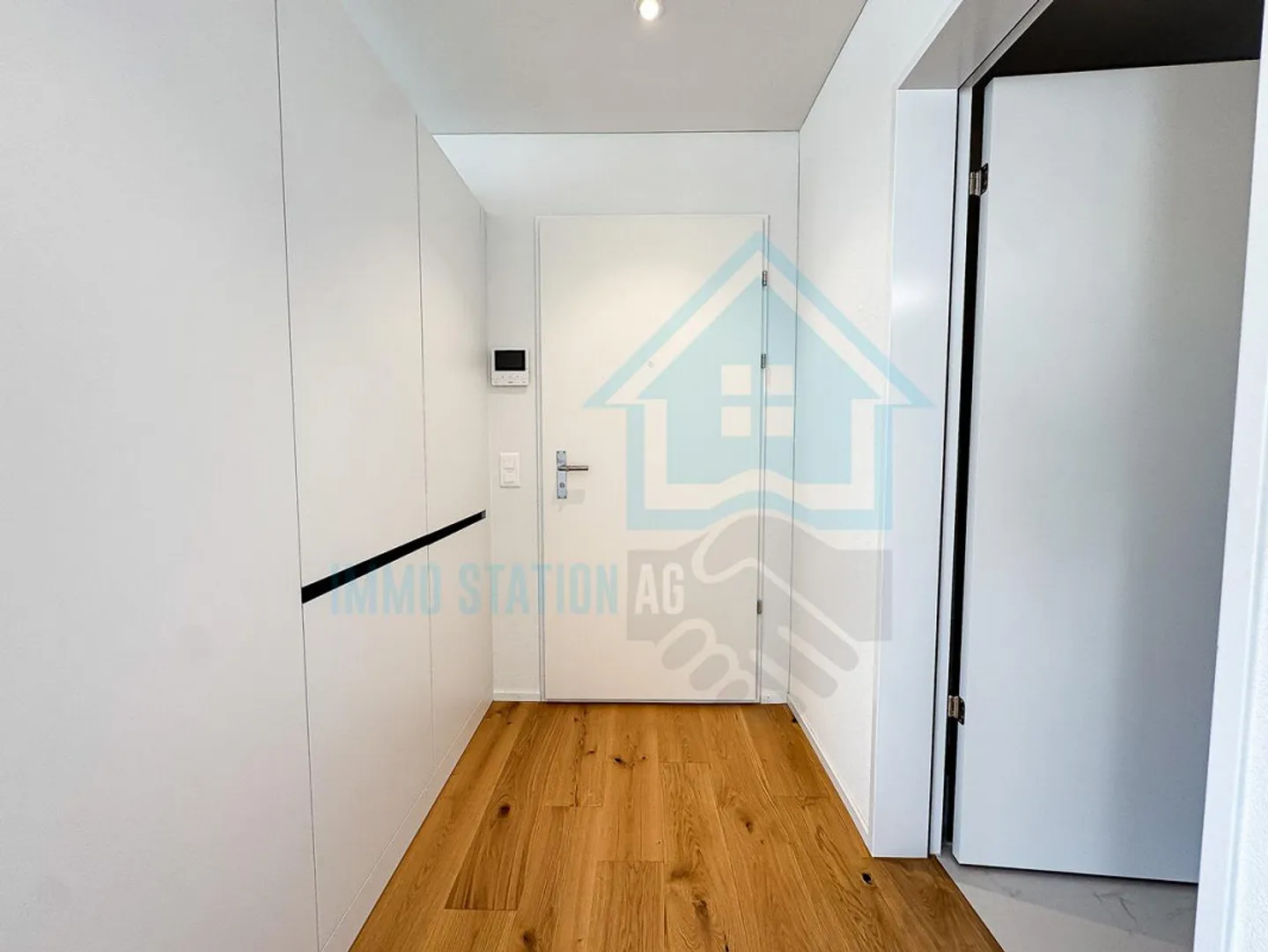 Prima locazione appartamento nuovo 3.5 locali con balcone e attrezzature di alta qualità - Foto 4 di 13