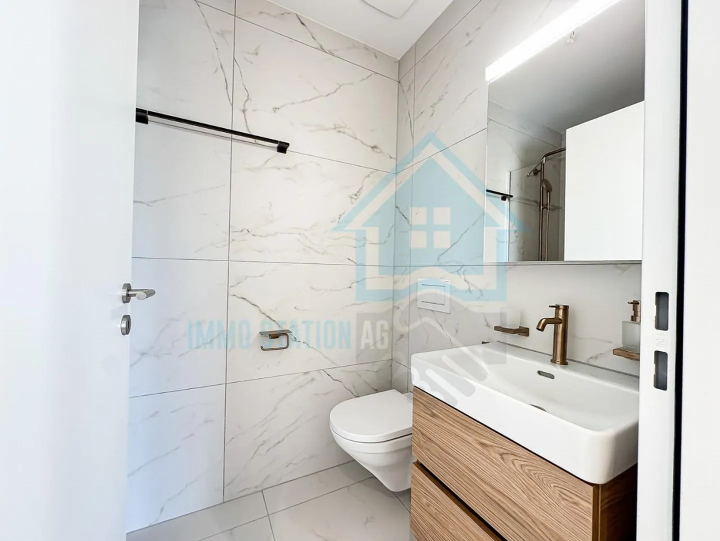 Prima locazione appartamento nuovo 3.5 locali con balcone e attrezzature di alta qualità - Foto 5 di 13