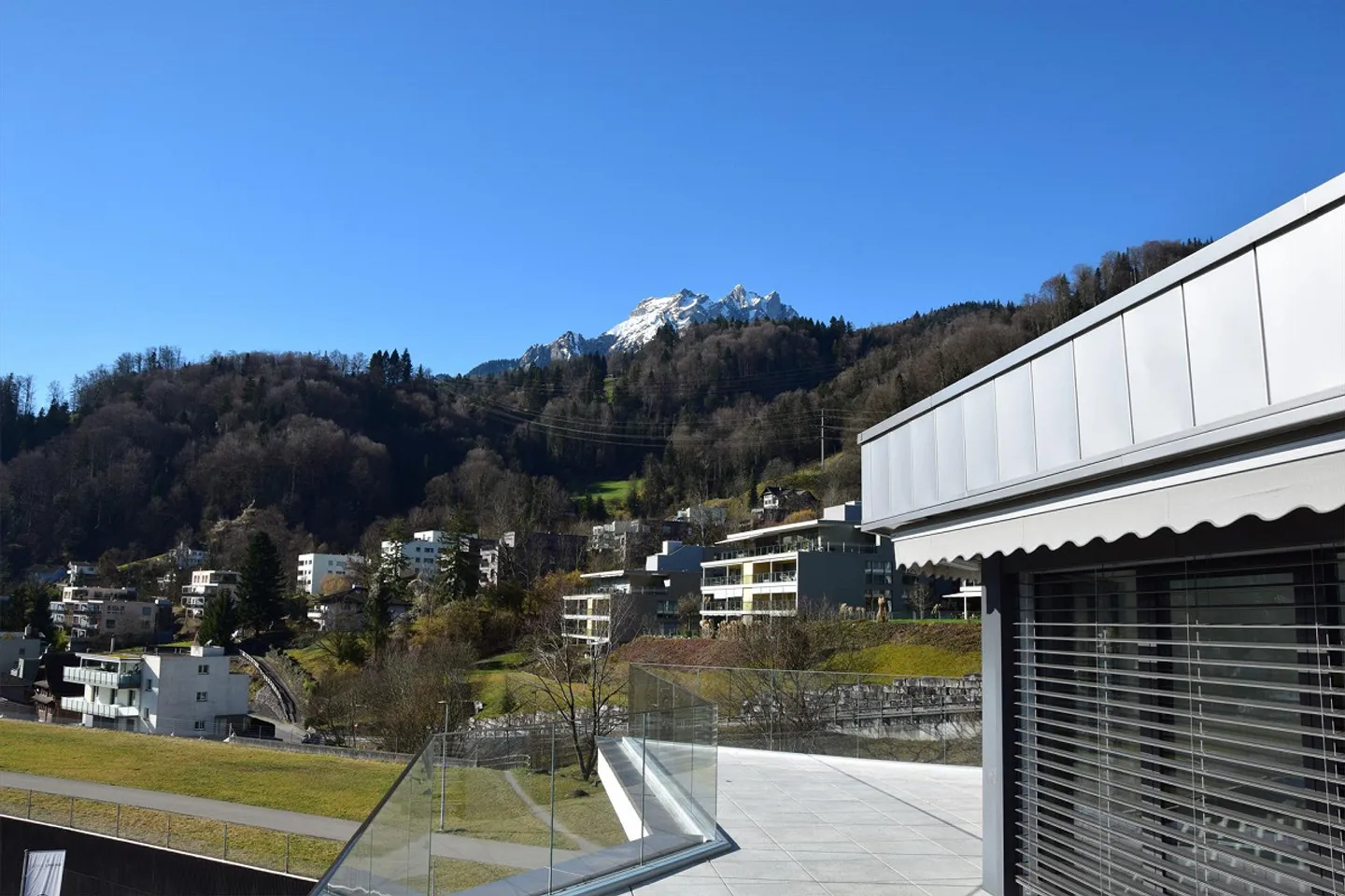 Appartamento attico di 4,5 locali con vista lago - Foto 25 di 27