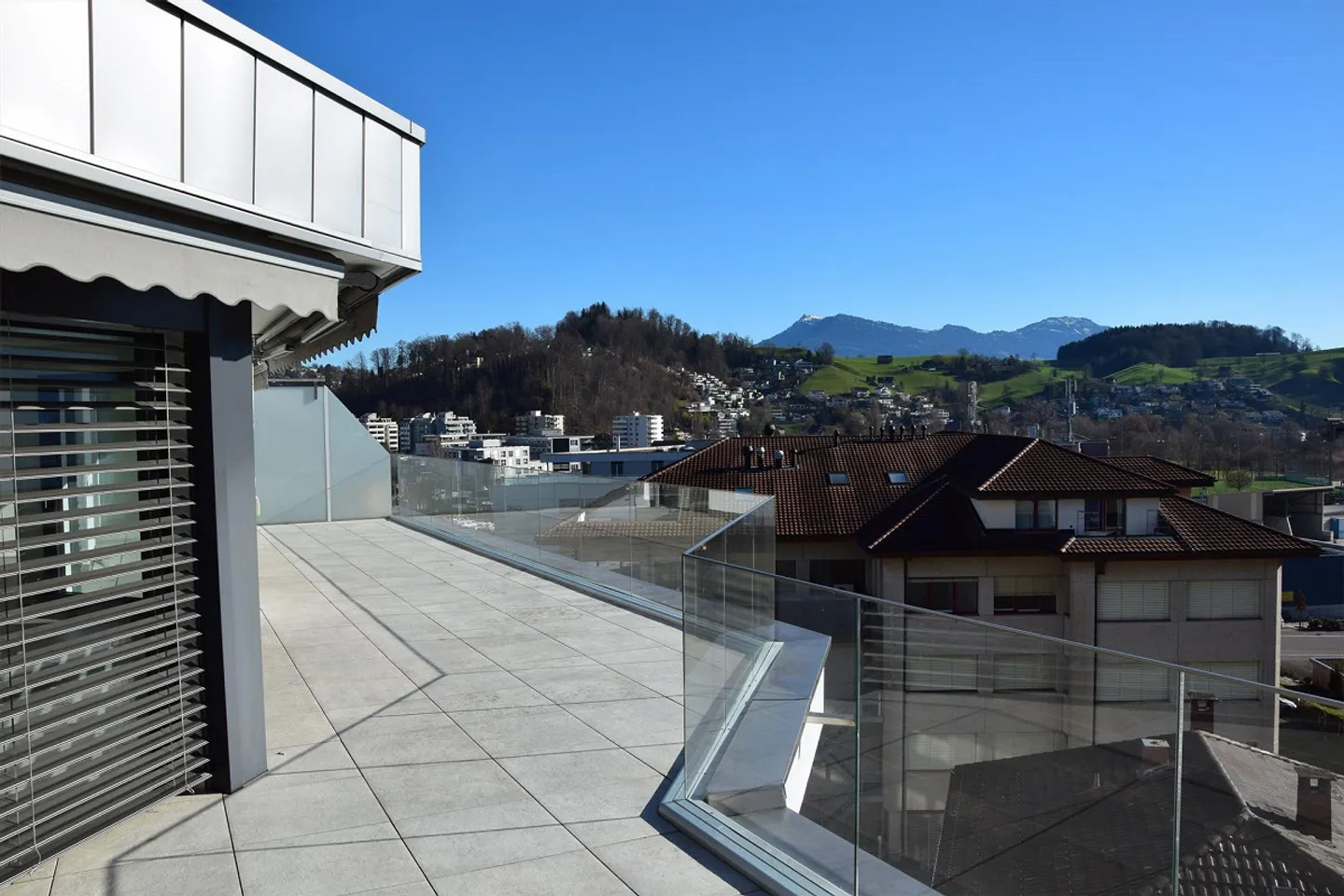 Appartamento attico di 4,5 locali con vista lago - Foto 26 di 27