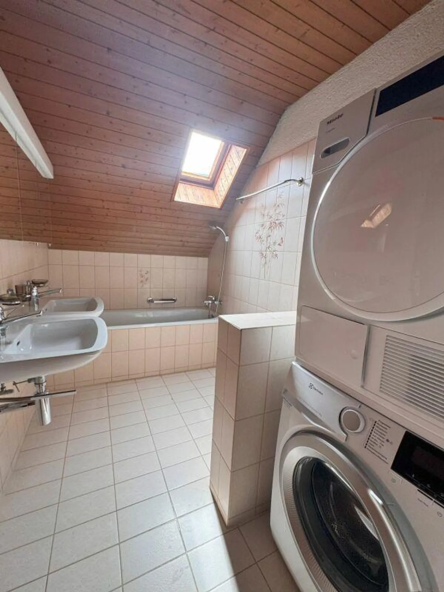 Casa plurifamiliare con 3 appartamenti, vista lago - Foto 7 di 10