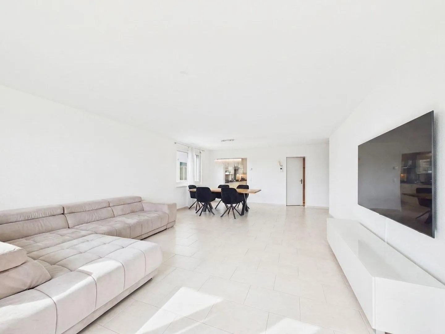 Geräumige Wohnung mit grosser Terrasse - Foto 6 von 13