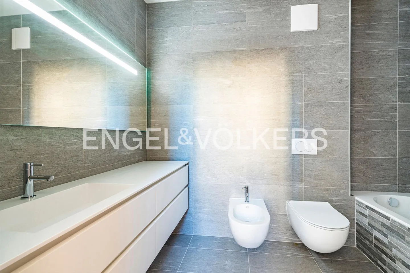 Duplex centrale ristrutturato con stanze luminose - Foto 11 di 13