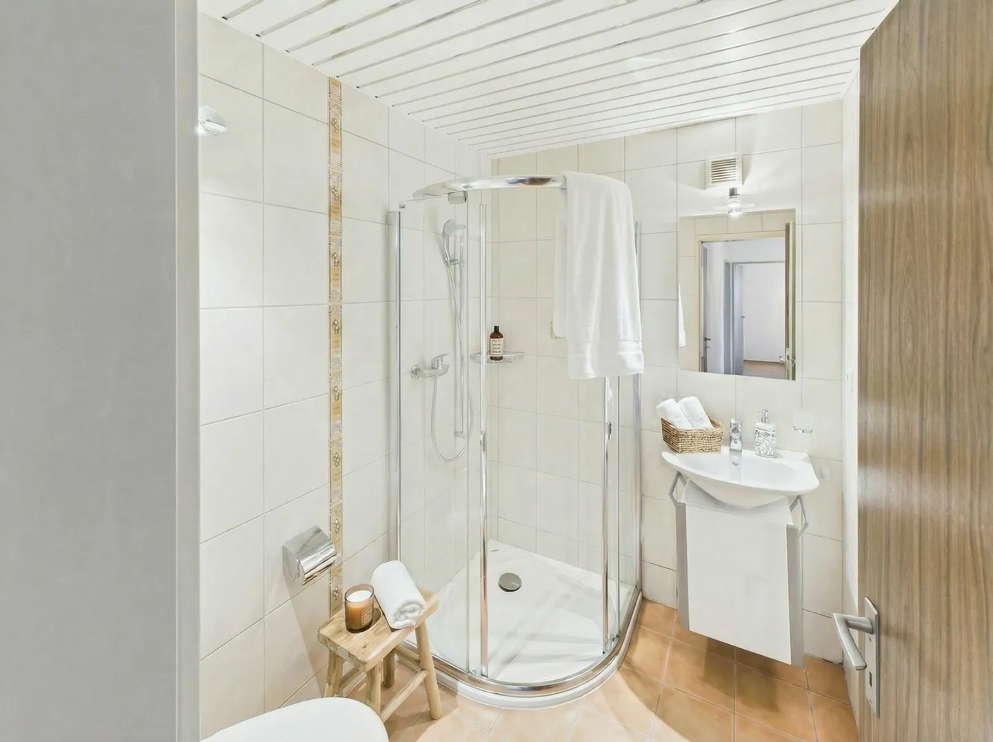 Quietly Located Single-Family House in Kriens - Photo 3 of 16