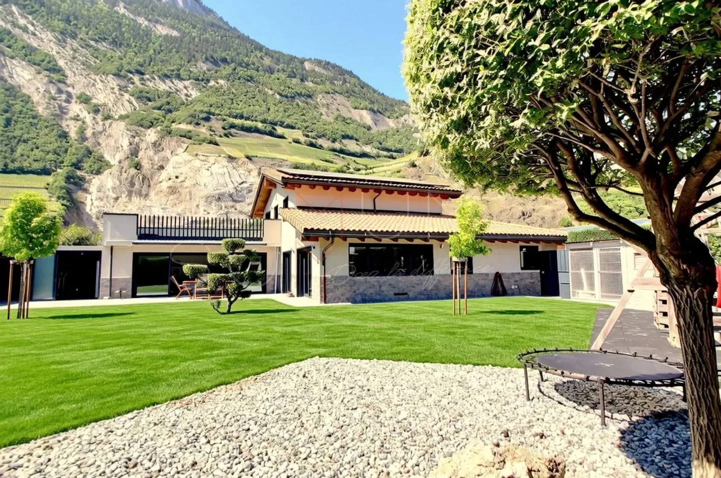 Villa ristrutturata con vista alpina - Foto 2 di 13