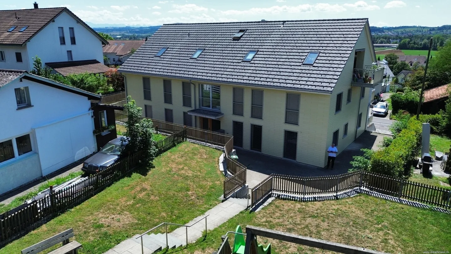 Appartement moderne de 4,5 pièces avec vue sur la montagne et emplacement calme - Photo 2 sur 9