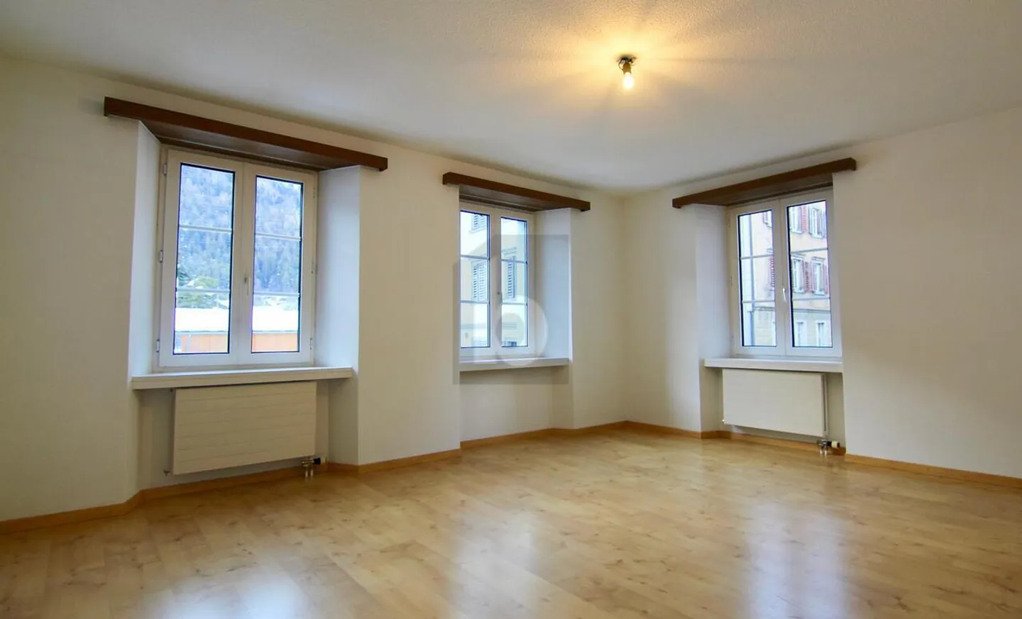 SPACIOUS AND CENTRAL - Photo 3 of 6