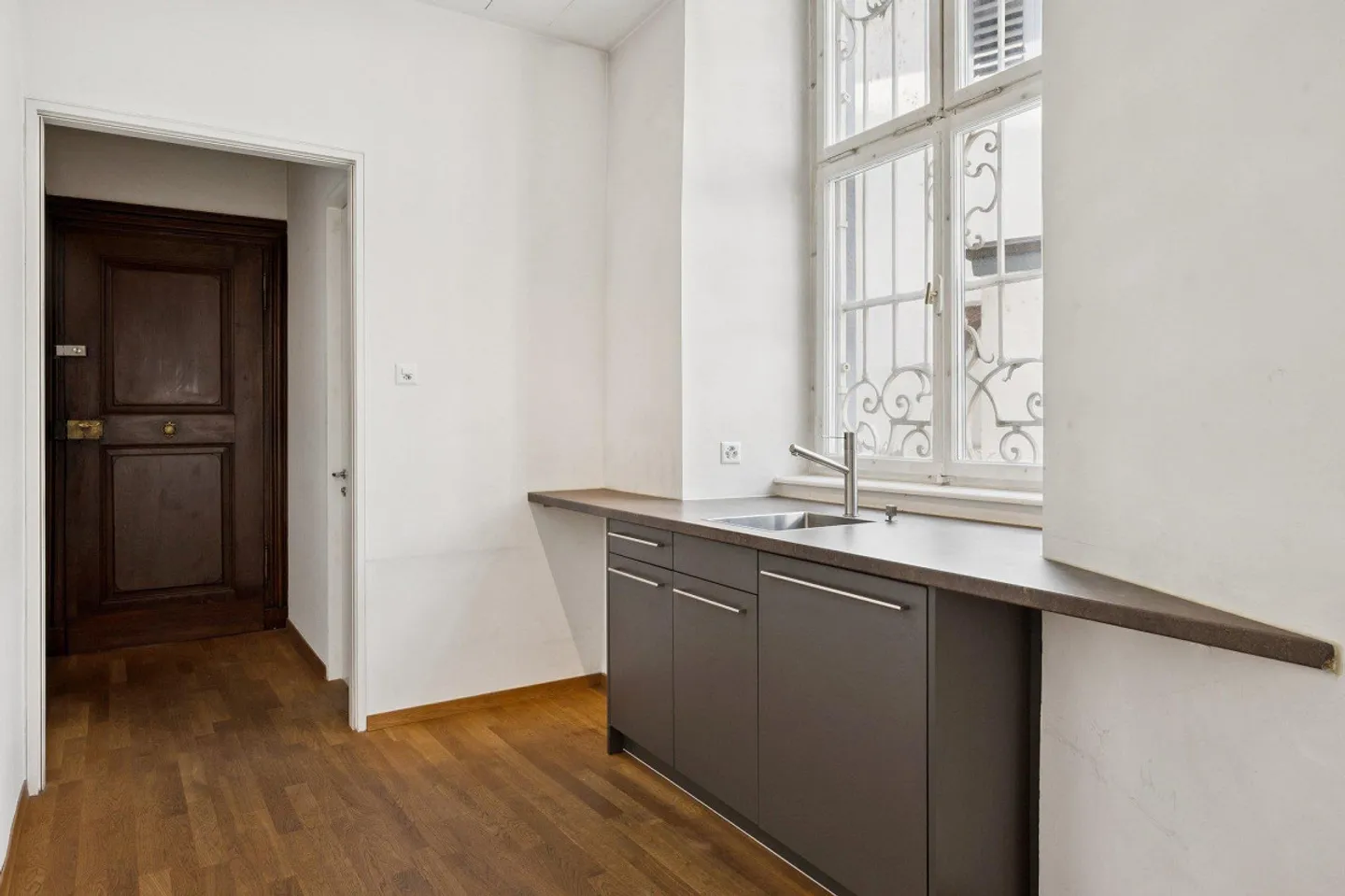 Bureau et espace de pratique lumineux et représentatif près de la Freie Strasse - Photo 6 sur 15