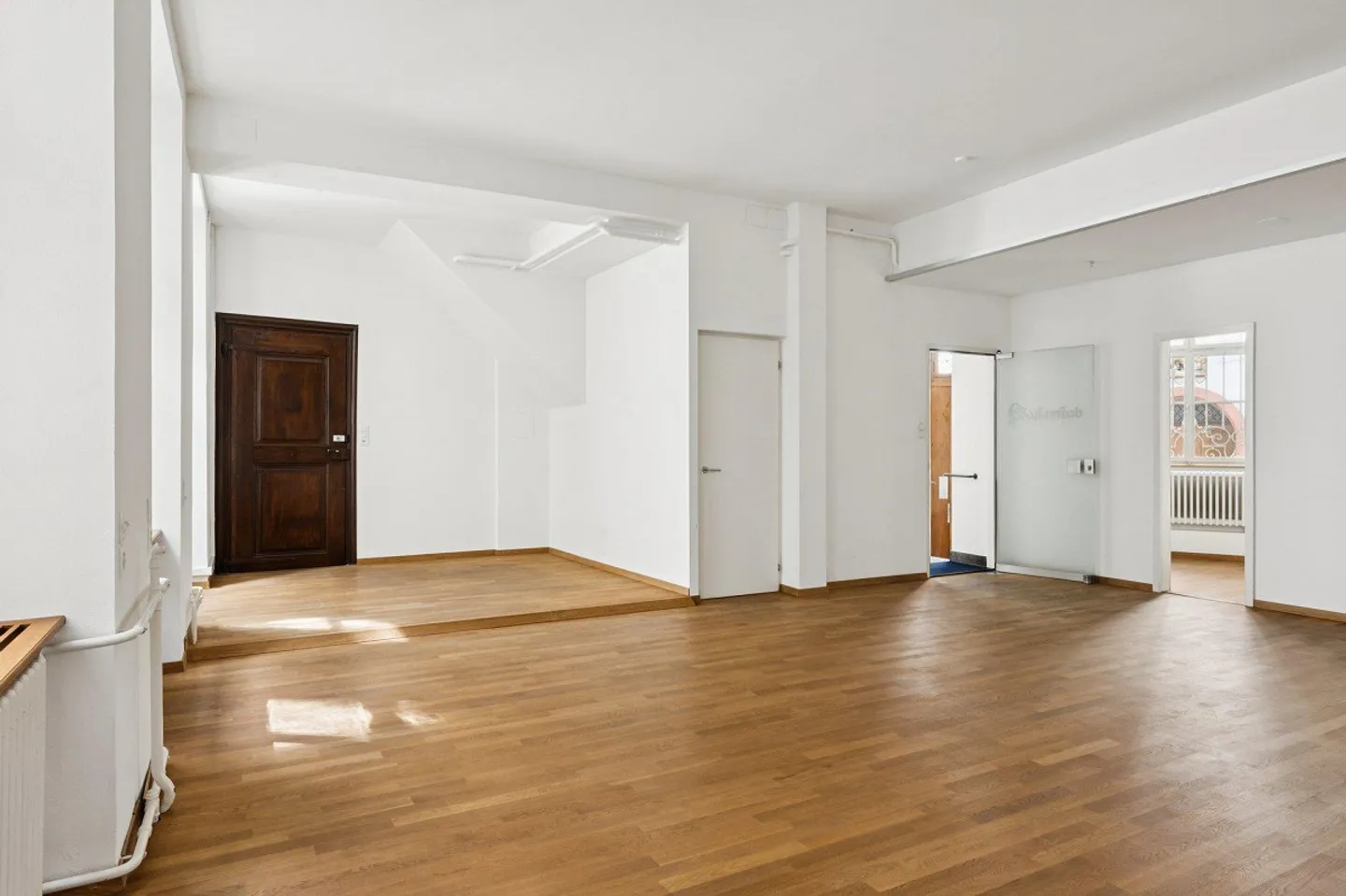 Bureau et espace de pratique lumineux et représentatif près de la Freie Strasse - Photo 1 sur 15