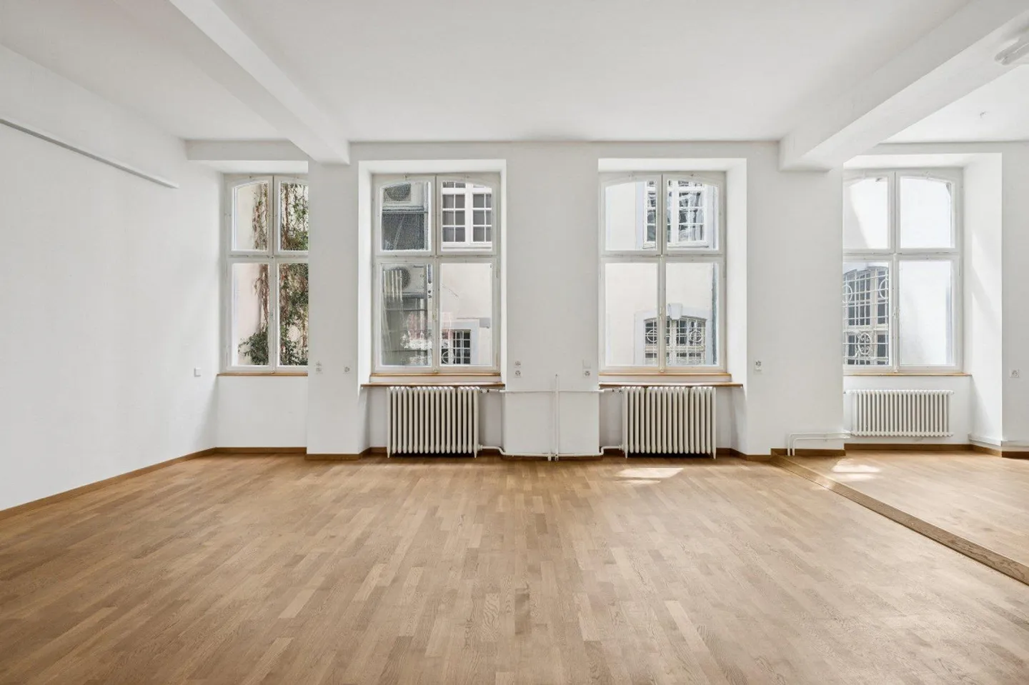 Bureau et espace de pratique lumineux et représentatif près de la Freie Strasse - Photo 10 sur 15