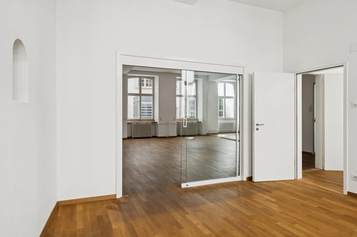 Bureau et espace de pratique lumineux et représentatif près de la Freie Strasse - Photo 12 sur 15
