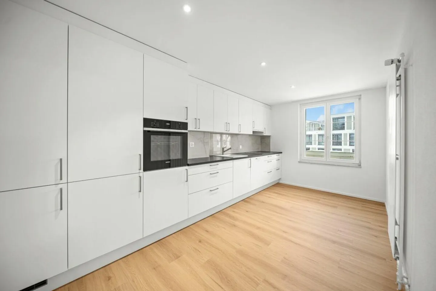 Section de maison entièrement rénovée avec deux unités résidentielles attrayantes - Photo 13 sur 25