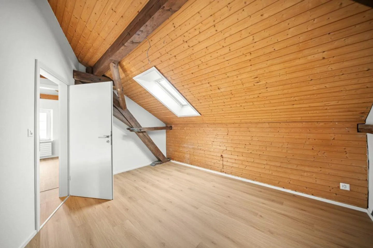 Section de maison entièrement rénovée avec deux unités résidentielles attrayantes - Photo 22 sur 25