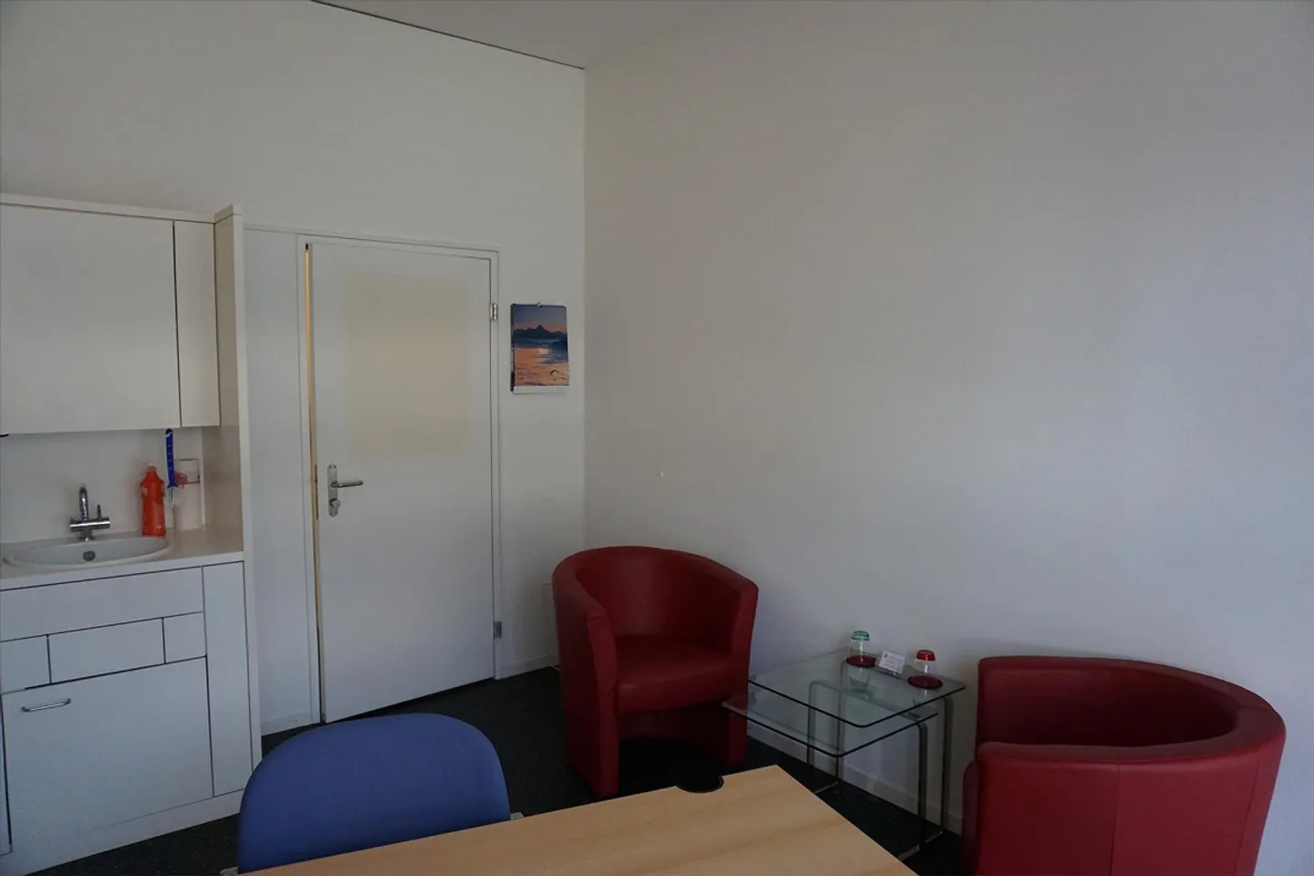 Small but fine practice for rent in Nänikon! - Photo 4 of 5