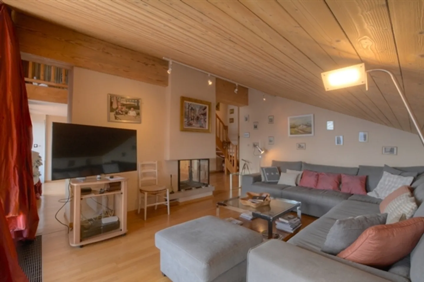 «Wunderschöne 5.0-Zimmer-Maisonette-Wohnung im Zentrum des Dorfes» - Foto 3 von 13