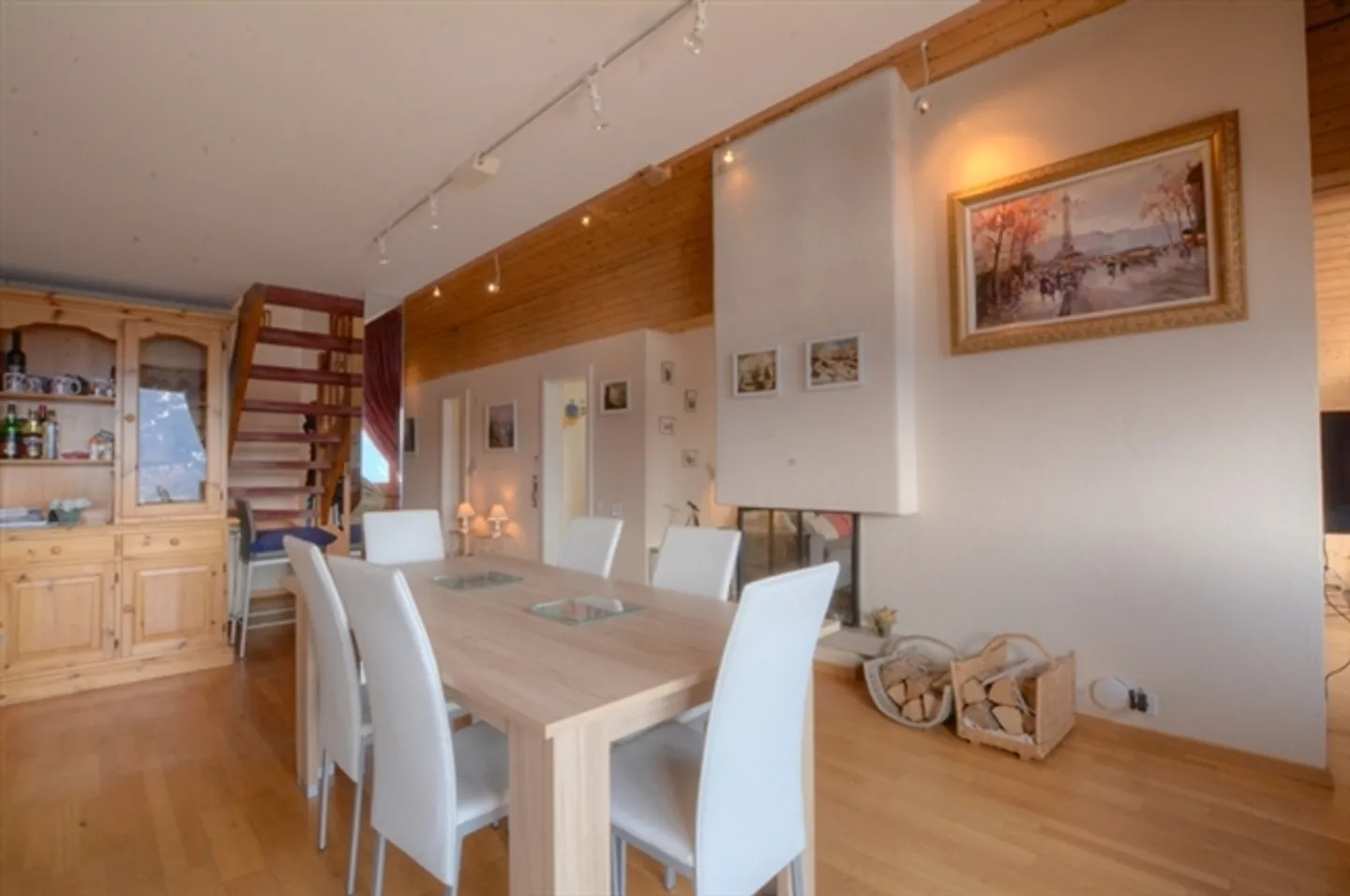 «Wunderschöne 5.0-Zimmer-Maisonette-Wohnung im Zentrum des Dorfes» - Foto 5 von 13