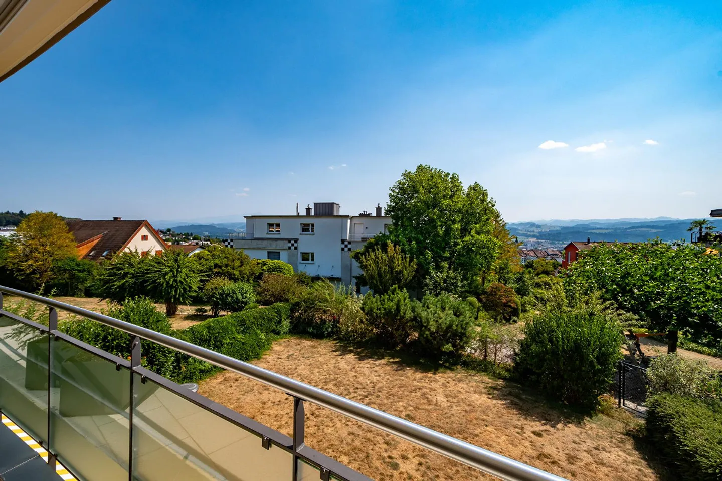 Geräumige Wohnung mit herrlichem Blick - Foto 2 von 19