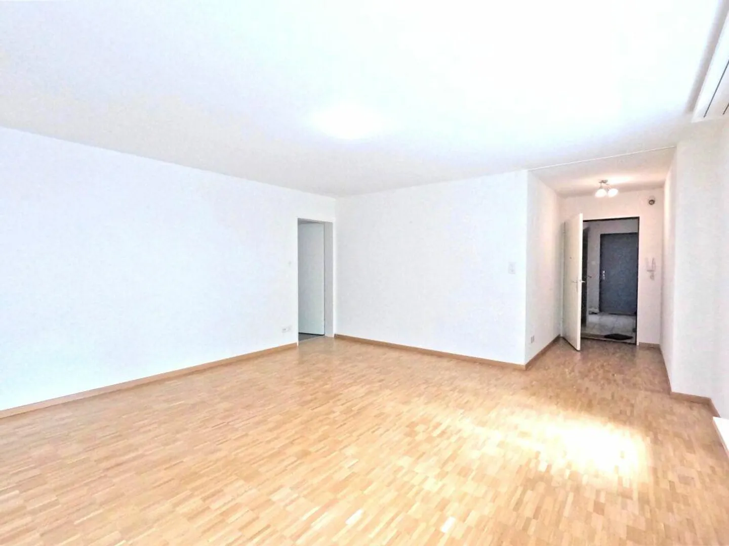 Vivre près de la ville - Votre nouvel appartement de 2,5 pièces ! - Photo 3 sur 8