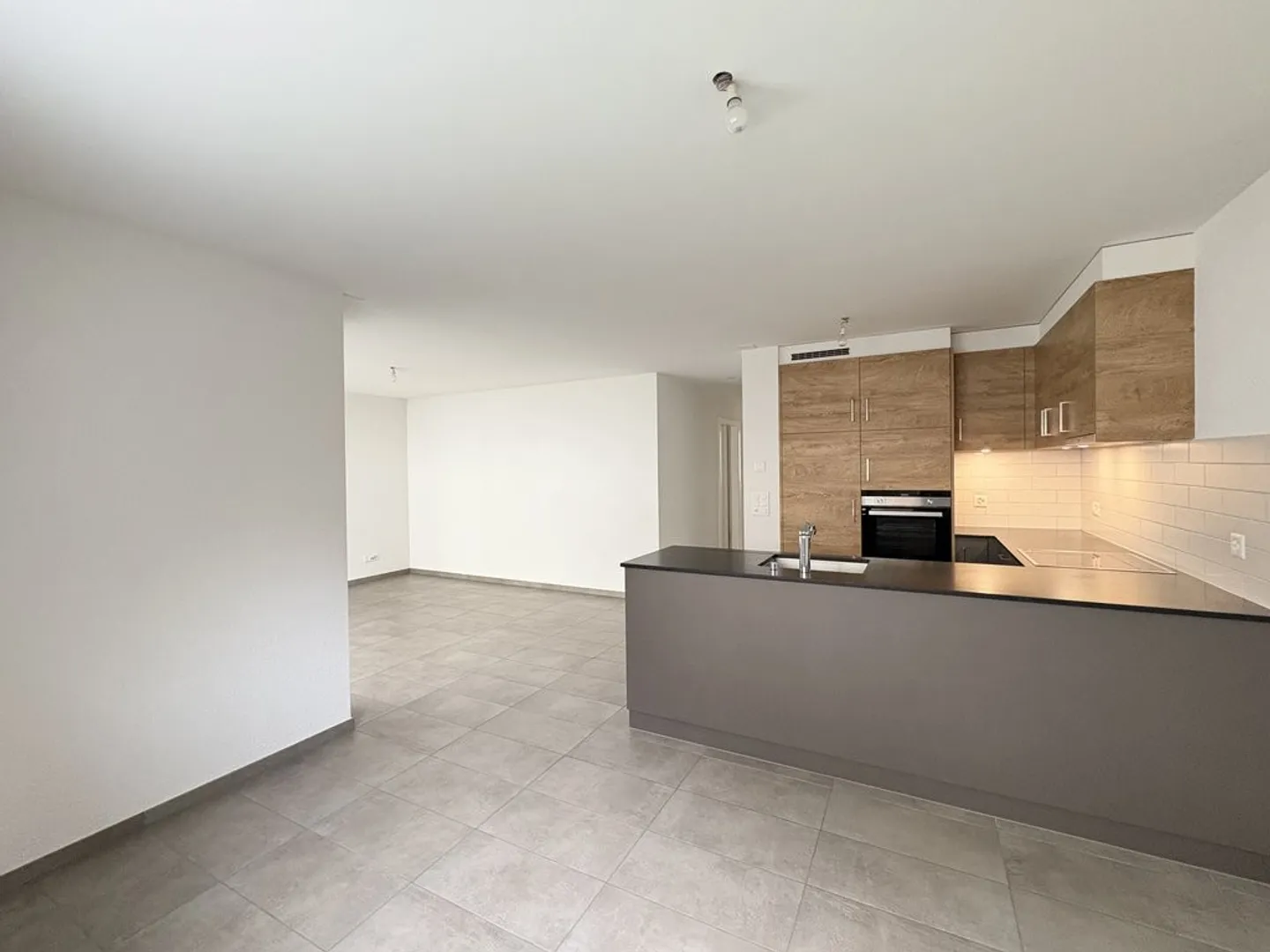 3.5 room apartment at CHF 1,900.-/month including charges - Photo 4 of 8