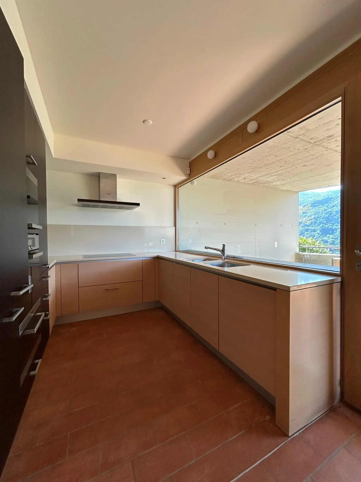 VICO MORCOTE - Detached house with 4.5 rooms and panoramic view for rent - Photo 4 of 17