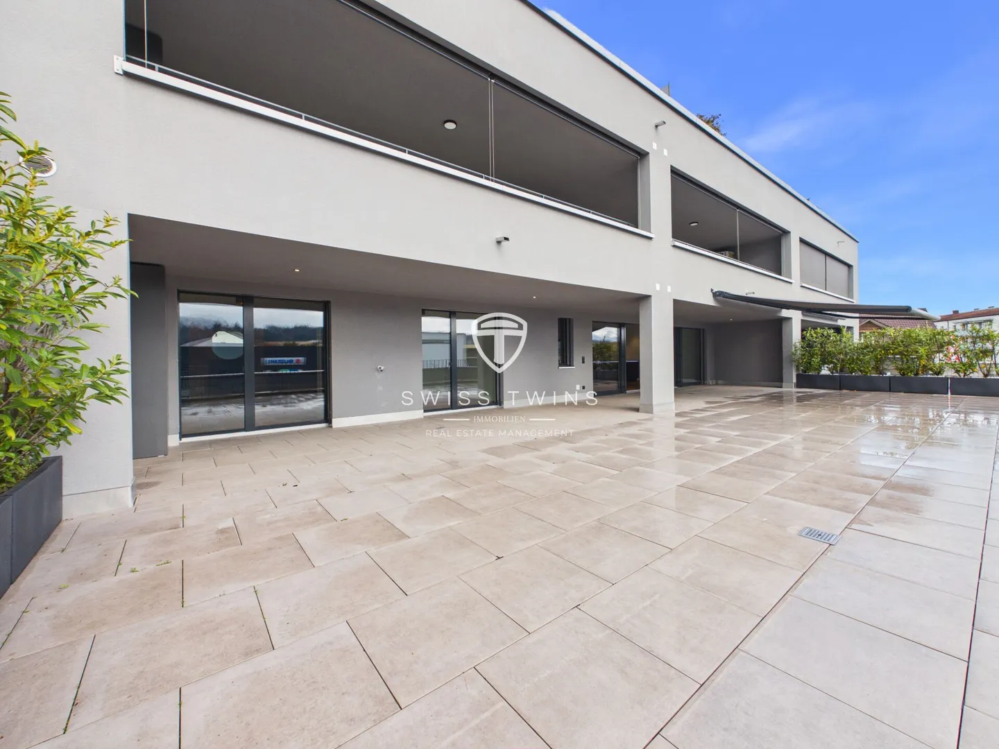 Appartement de terrasse luxueux de 3,5 pièces avec terrasse privée de 132 m² et vue imprenable sur Pilatus et Rigi - Photo 1 sur 20