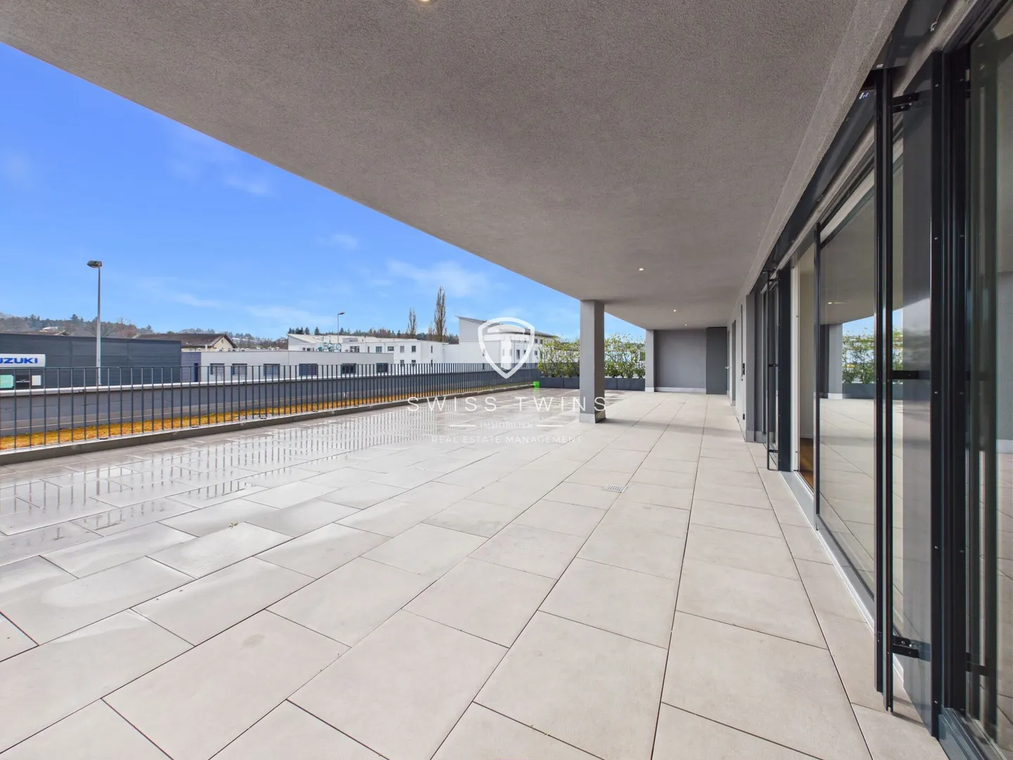 Appartement de terrasse luxueux de 3,5 pièces avec terrasse privée de 132 m² et vue imprenable sur Pilatus et Rigi - Photo 2 sur 20