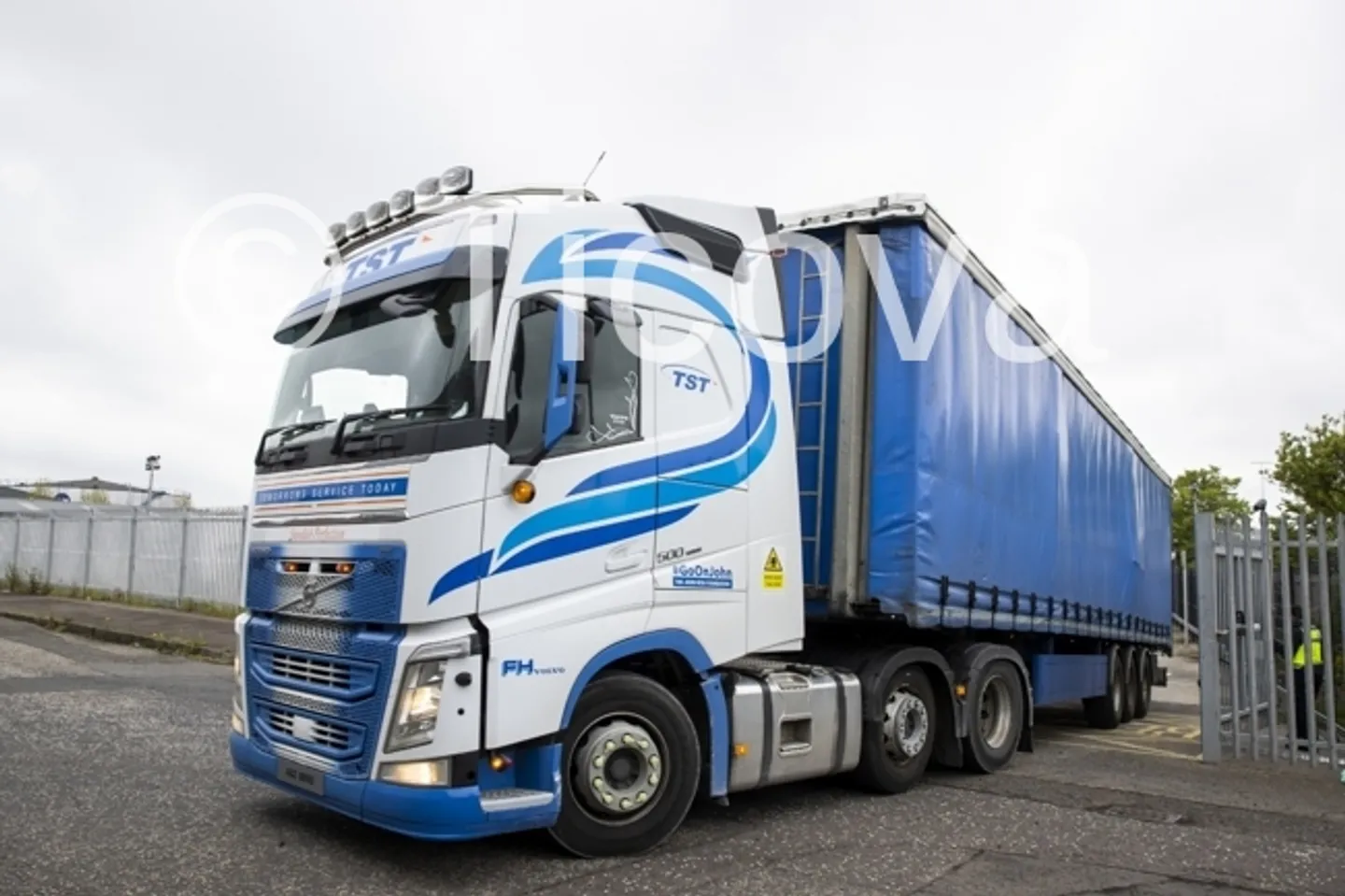 Spazio Commerciale Moderno in Affitto - Foto 1 di 2