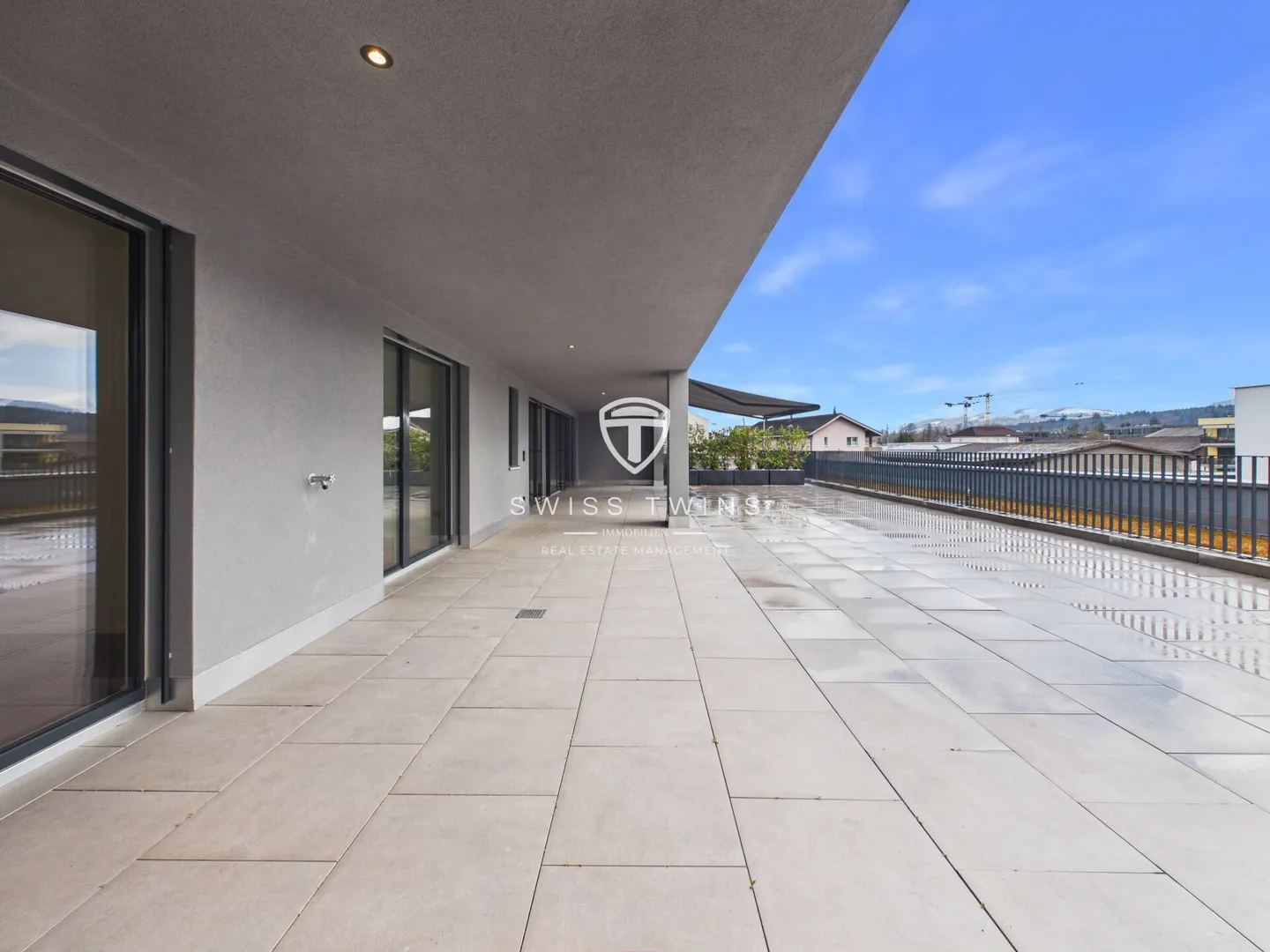 Appartement de terrasse luxueux de 3,5 pièces avec terrasse privée de 132 m² et vue imprenable sur Pilatus et Rigi - Photo 17 sur 20