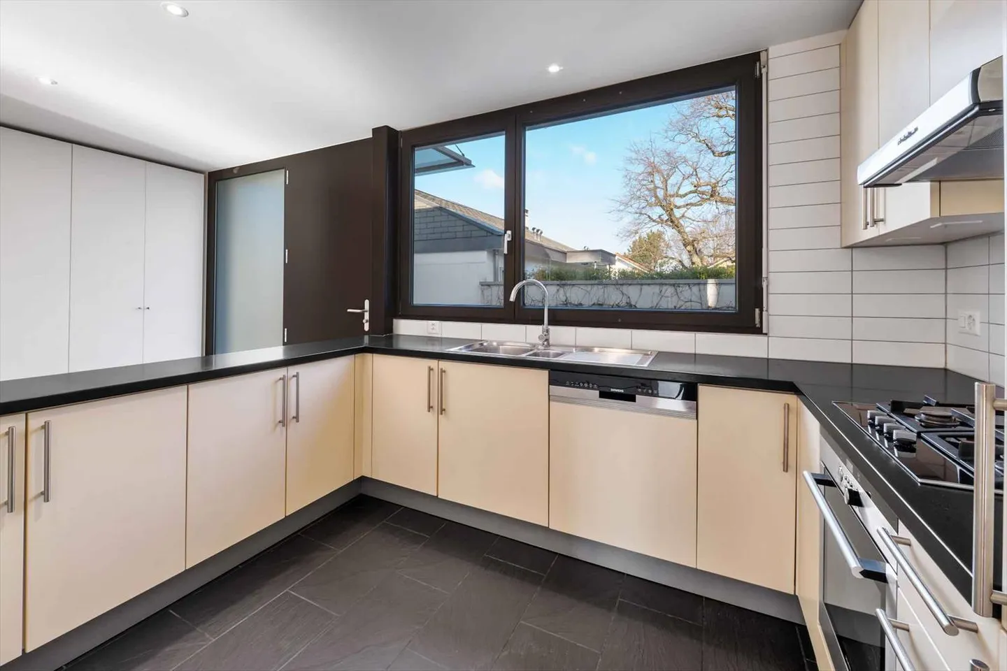 Semi-detached house for sale - Photo 6 of 13