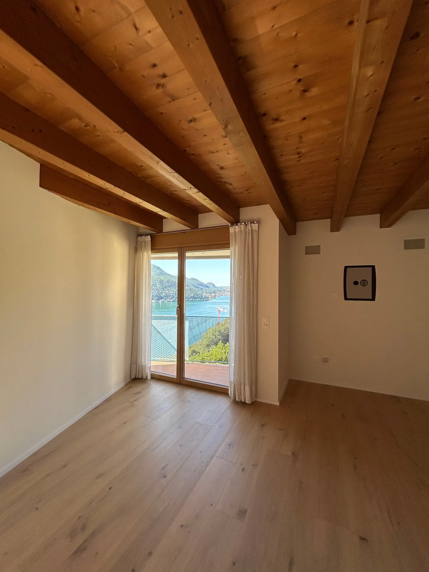 VICO MORCOTE - Detached house with 4.5 rooms and panoramic view for rent - Photo 12 of 17