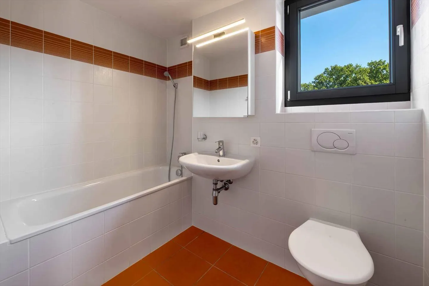 Semi-detached house for sale - Photo 8 of 13